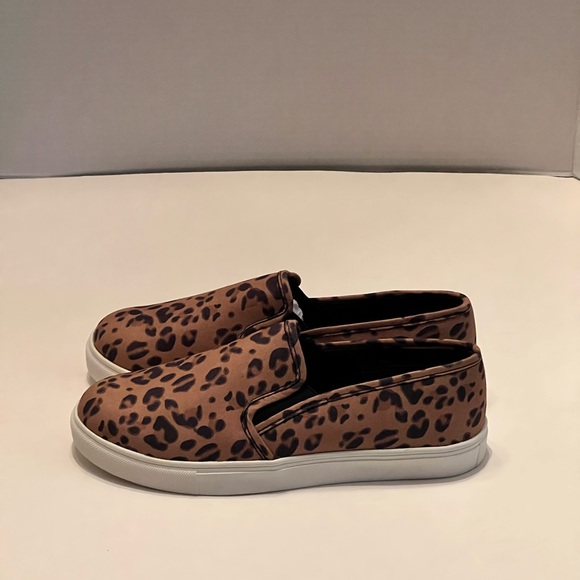Cheetah Print Slip On Shoes for Ladies - Picture 2 of 7